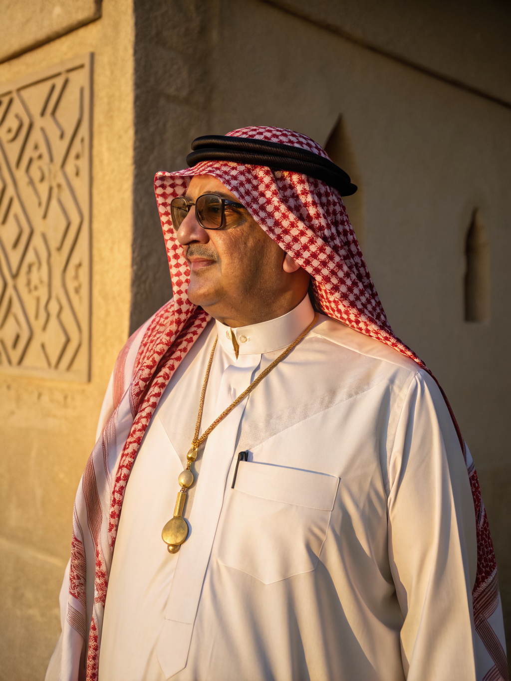 Professional coach wearing formal Saudi thobe and igal