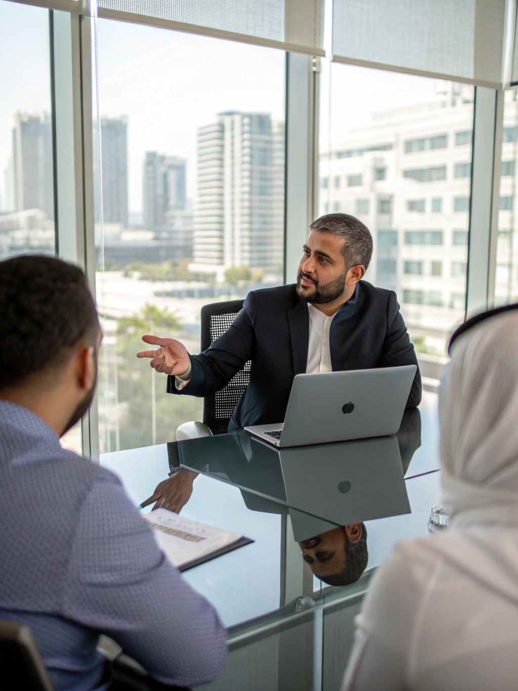 Professional consultant wearing formal Saudi thobe and igal